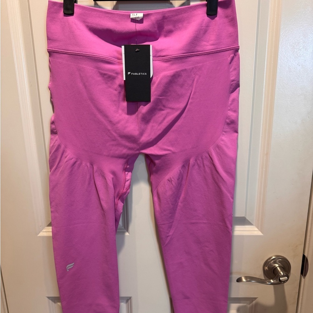 Fabletics Women's Pink Leggings - Picture 3 of 7